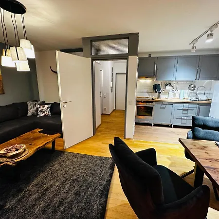 Stilvoll-mit Balkon- Zentral - Netflix-nespresso Apartment *